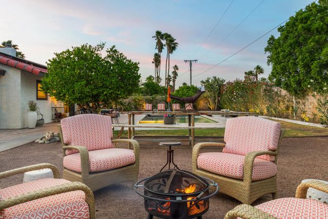 2200 E Acacia Road N, Palm Springs, CA 92262