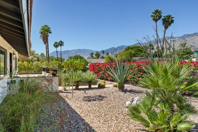 2200 E Acacia Road N, Palm Springs, CA 92262