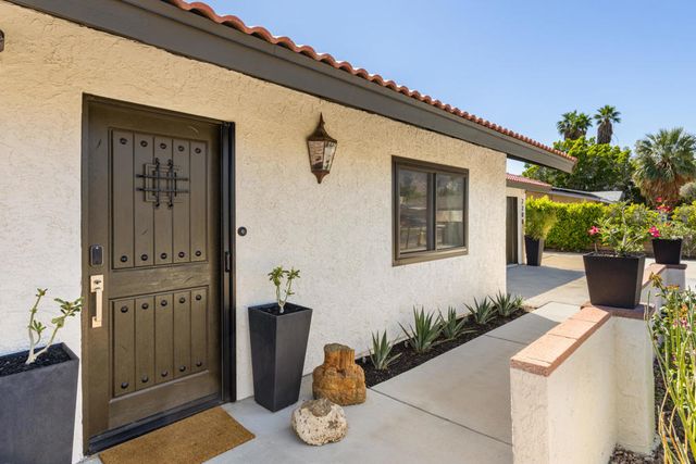 2200 E Acacia Road N, Palm Springs, CA 92262