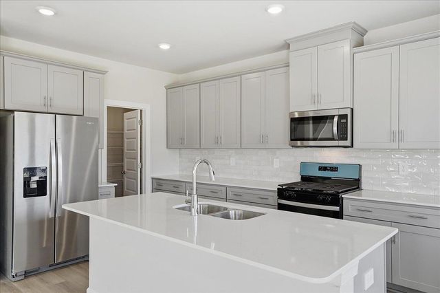 907 Rising Oak Court, Spartanburg, SC 29301