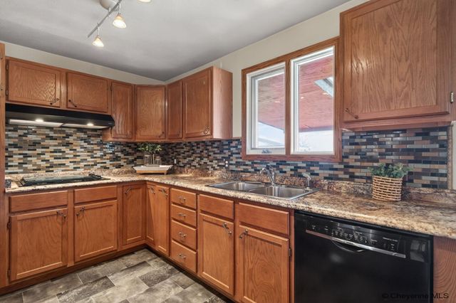 2744 DEMING BLVD, Cheyenne, WY 82009