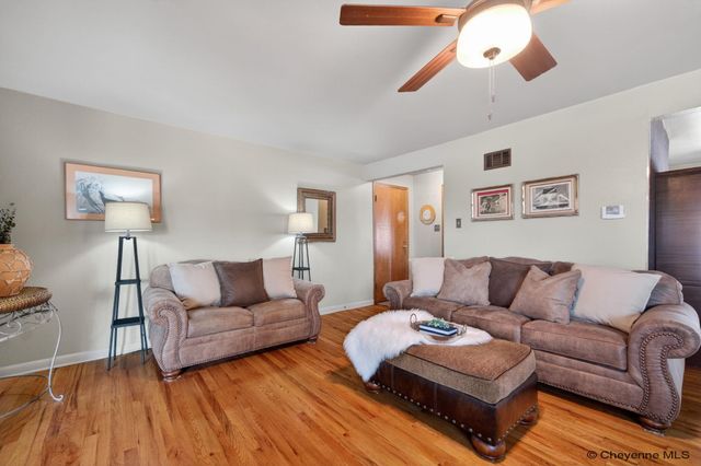 2744 DEMING BLVD, Cheyenne, WY 82009
