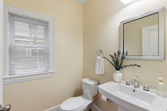 38 Courtyard Pl 38, Lexington, MA 02420