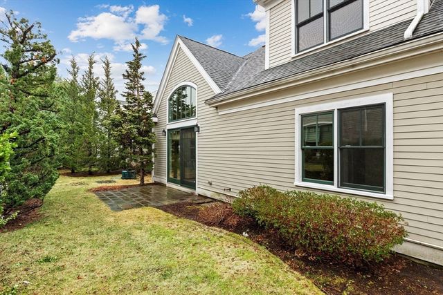 38 Courtyard Pl 38, Lexington, MA 02420