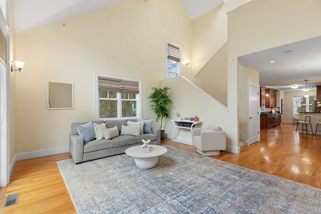 38 Courtyard Pl 38, Lexington, MA 02420