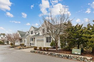 38 Courtyard Pl 38, Lexington, MA 02420