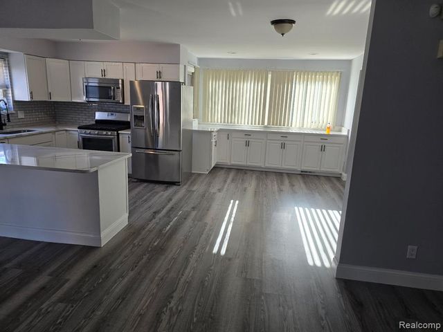 25592 Cloie Drive, Warren, MI 48089