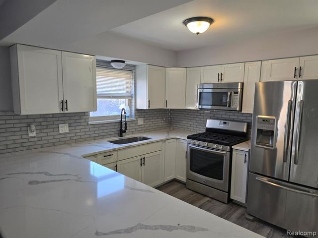 25592 Cloie Drive, Warren, MI 48089