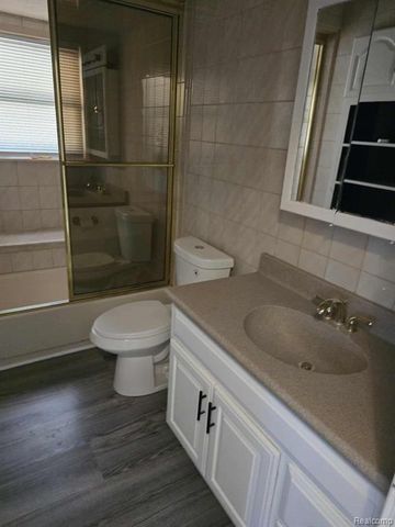 25592 Cloie Drive, Warren, MI 48089