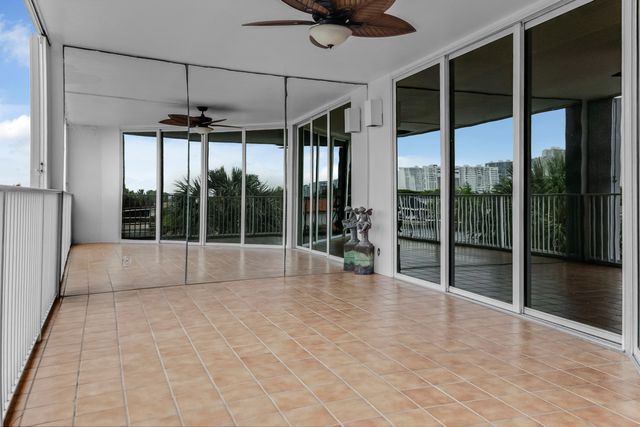 3100 NE 47th Court 305, Fort Lauderdale, FL 33308