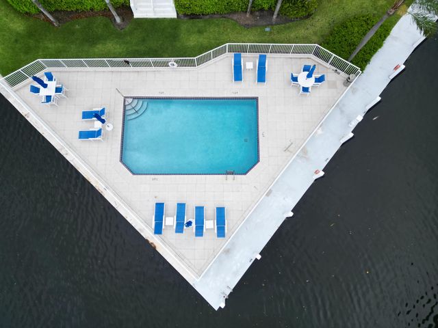 3100 NE 47th Court 305, Fort Lauderdale, FL 33308