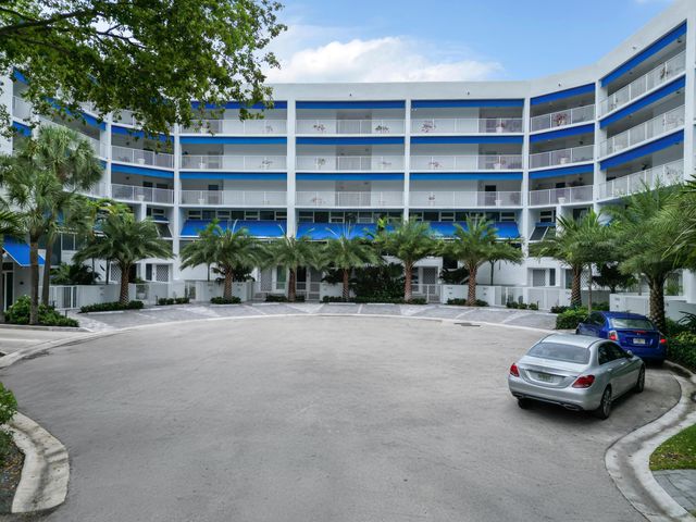 3100 NE 47th Court 305, Fort Lauderdale, FL 33308