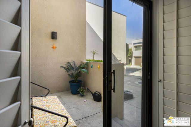 975 Village Square, Palm Springs, CA 92262