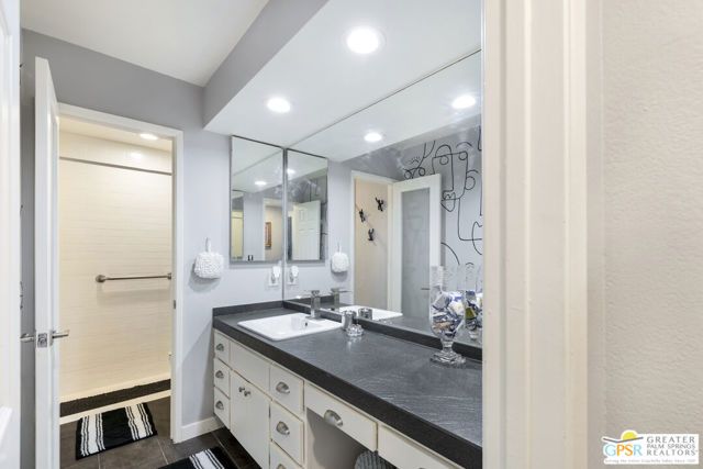 975 Village Square, Palm Springs, CA 92262