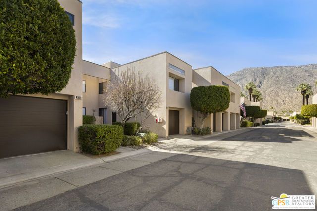 975 Village Square, Palm Springs, CA 92262