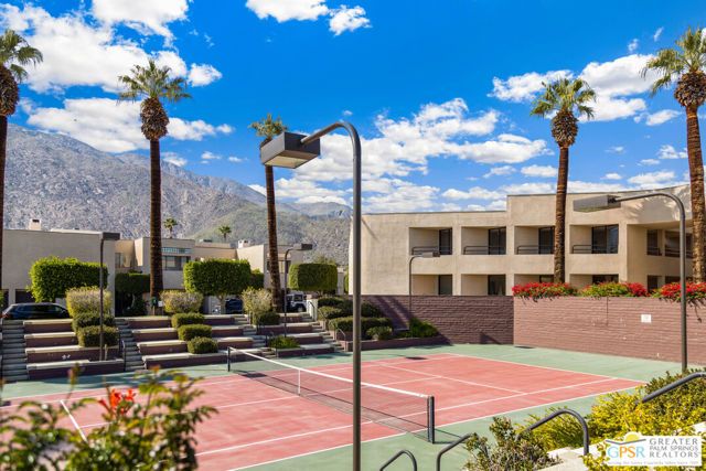975 Village Square, Palm Springs, CA 92262