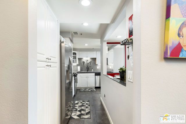 975 Village Square, Palm Springs, CA 92262