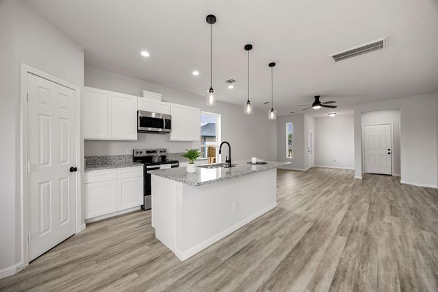 8 Donna Court B, Brookshire, TX 77423