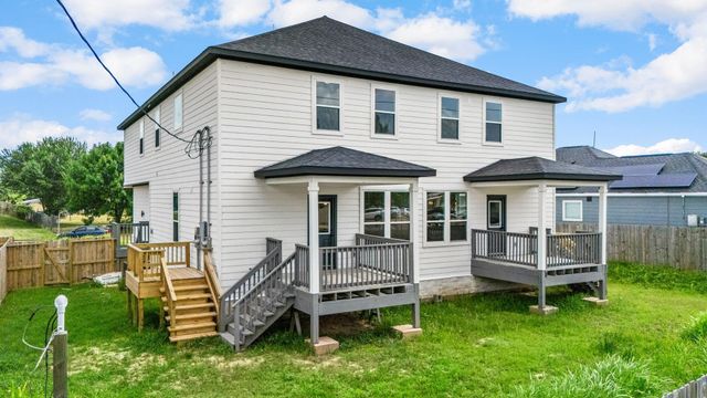 8 Donna Court B, Brookshire, TX 77423