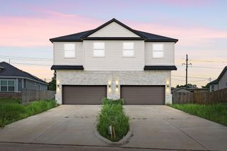 8 Donna Court B, Brookshire, TX 77423