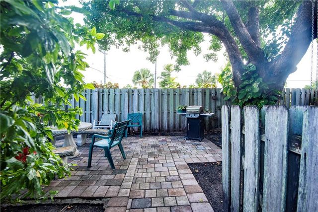 530 NE 15th Court 2, Fort Lauderdale, FL 33304