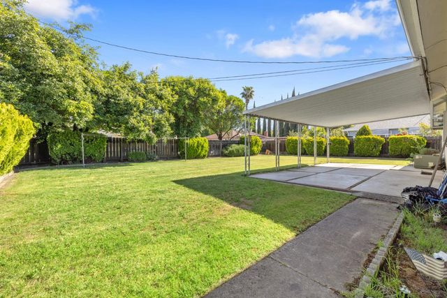 121 W Benjamin Holt Dr, Stockton, CA 95207