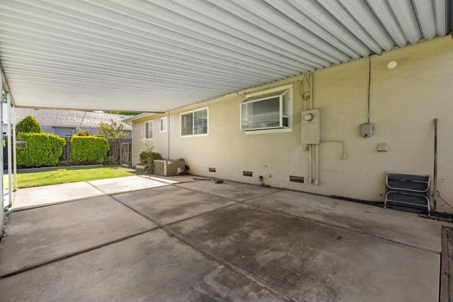 121 W Benjamin Holt Dr, Stockton, CA 95207