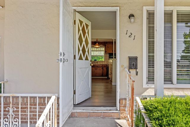 121 W Benjamin Holt Dr, Stockton, CA 95207