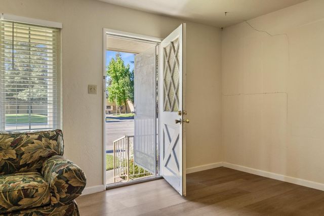 121 W Benjamin Holt Dr, Stockton, CA 95207