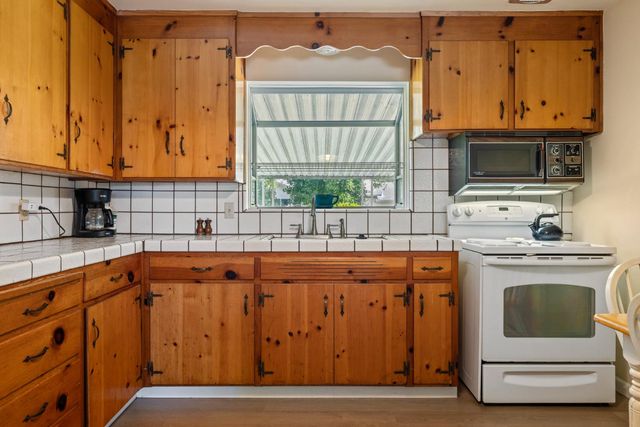 121 W Benjamin Holt Dr, Stockton, CA 95207