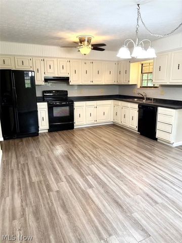 10 1st Court, Belpre, OH 45714
