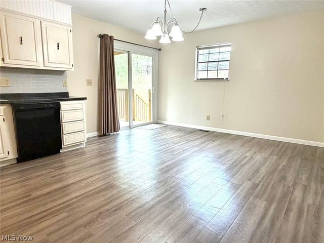 10 1st Court, Belpre, OH 45714