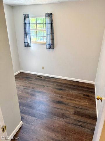 10 1st Court, Belpre, OH 45714