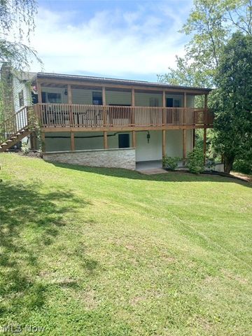10 1st Court, Belpre, OH 45714