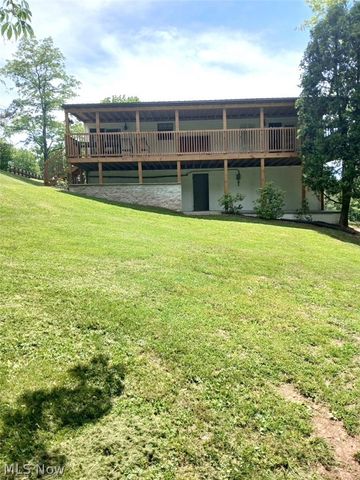 10 1st Court, Belpre, OH 45714