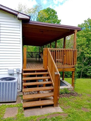10 1st Court, Belpre, OH 45714