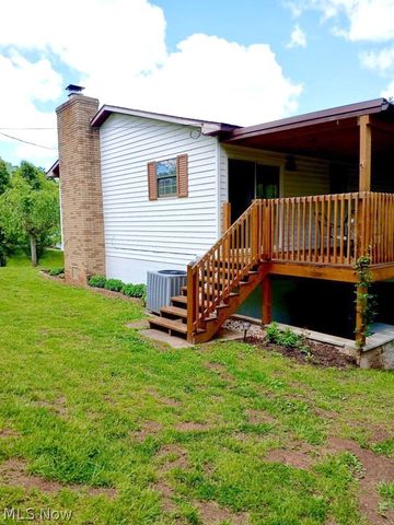 10 1st Court, Belpre, OH 45714
