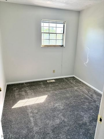 10 1st Court, Belpre, OH 45714