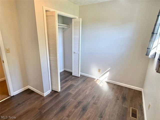 10 1st Court, Belpre, OH 45714