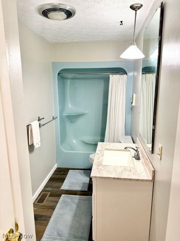 10 1st Court, Belpre, OH 45714