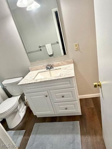 10 1st Court, Belpre, OH 45714