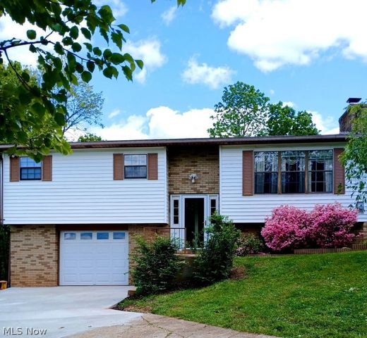 10 1st Court, Belpre, OH 45714