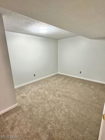 10 1st Court, Belpre, OH 45714