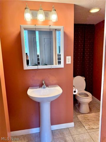 10 1st Court, Belpre, OH 45714