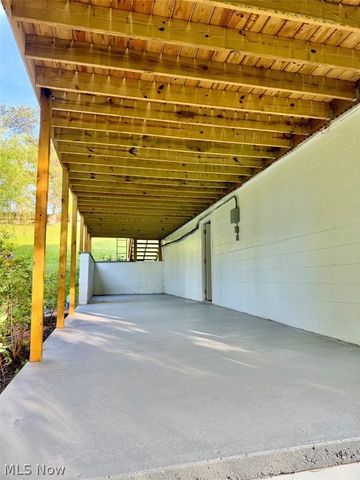 10 1st Court, Belpre, OH 45714