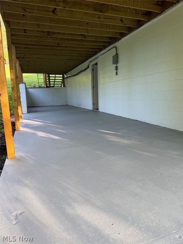 10 1st Court, Belpre, OH 45714