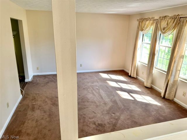 10 1st Court, Belpre, OH 45714