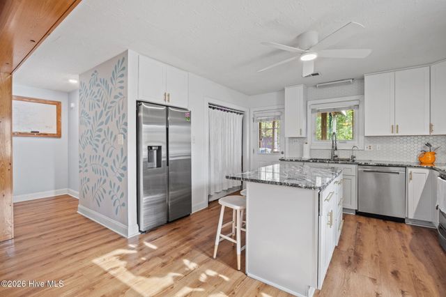 812 Monroe Avenue, Carolina Beach, NC 28428