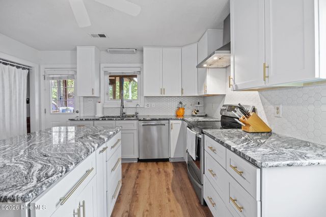 812 Monroe Avenue, Carolina Beach, NC 28428