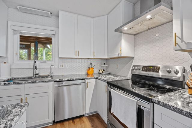 812 Monroe Avenue, Carolina Beach, NC 28428